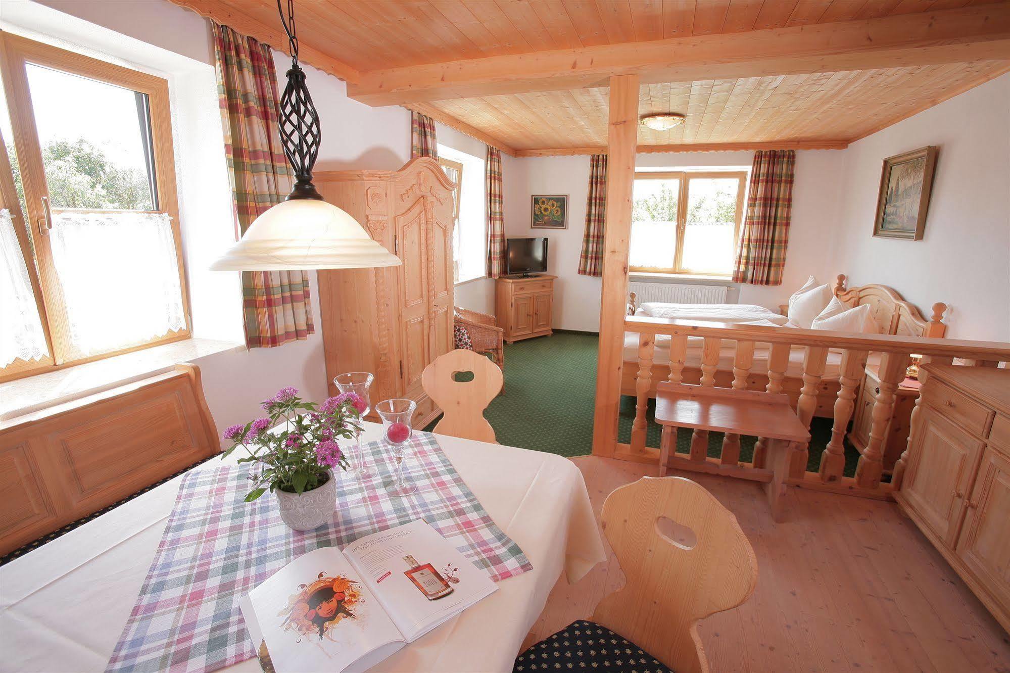 Pension Schweizerhaus Garni Weyarn Extérieur photo