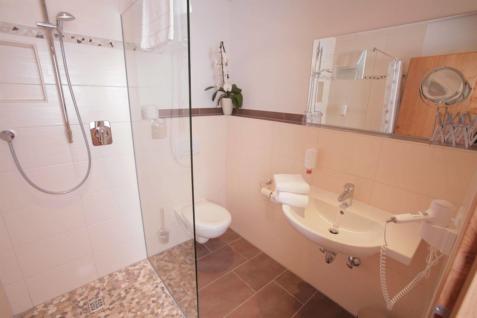 Pension Schweizerhaus Garni Weyarn Extérieur photo