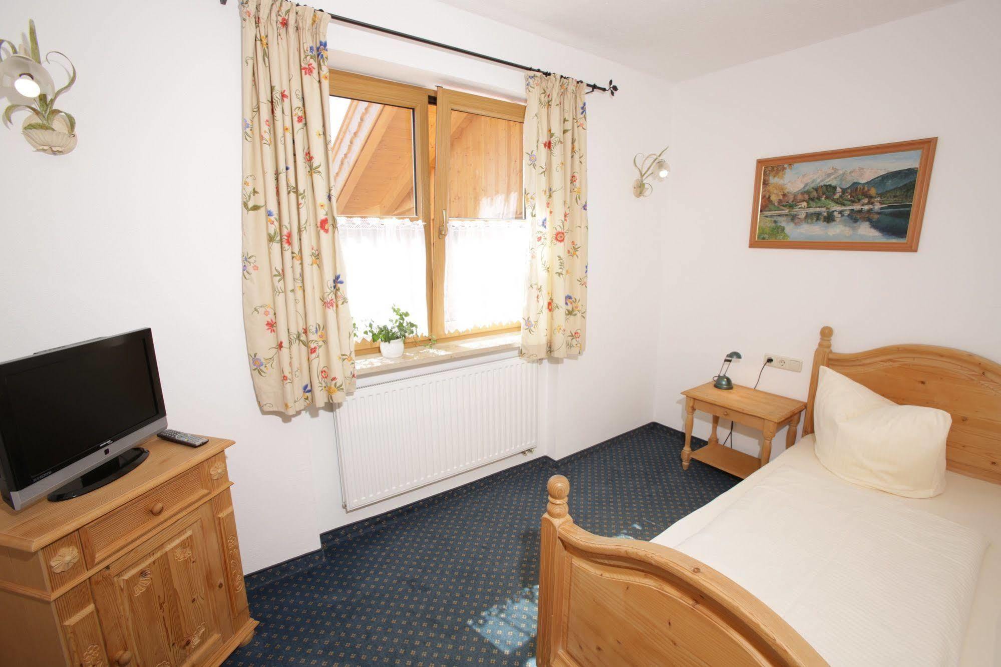 Pension Schweizerhaus Garni Weyarn Extérieur photo
